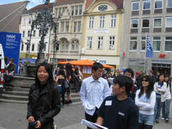 Beginn der Stadtf&uuml;hrung auf dem Rathausplatz