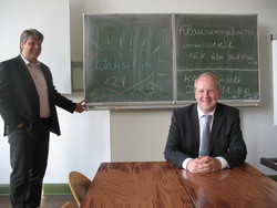 Der nieders&auml;chsische SPD-Fraktionschef Stefan Schostok versetzt sich in sein erstes Schuljahr i